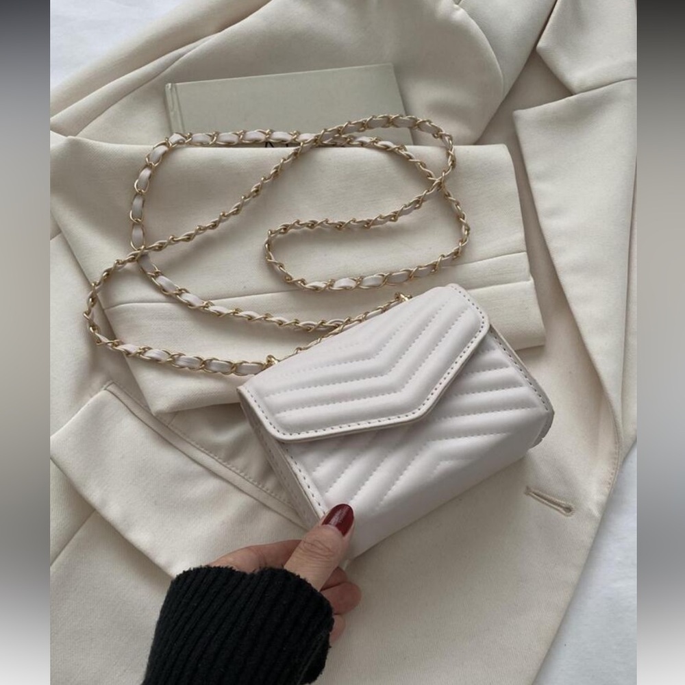 Quilted Chevron Chain Shoulder Bag - Black & White - Picture 12 of 14